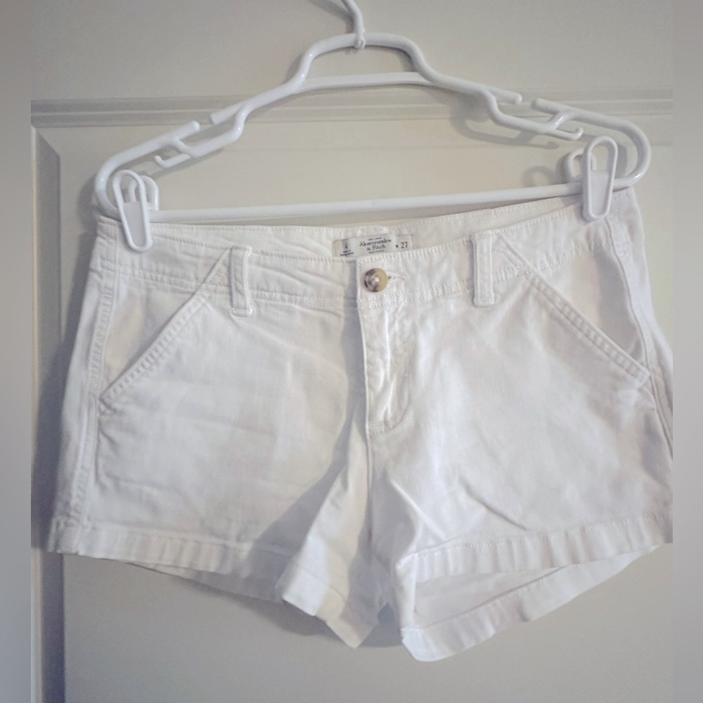 Abercrombie & Fitch white khaki shorts.